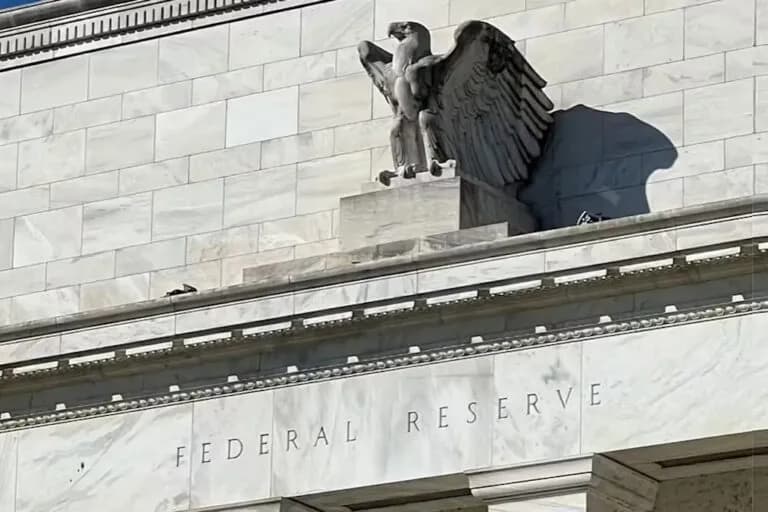 米上院、暗号資産に友好的なケビン・ウォーシュ氏のFRB議長就任を承認