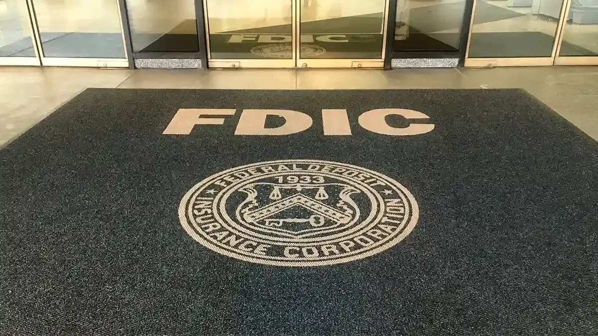 FDIC分析「仮想通貨関連預金が急流出」チョークポイント2.0再燃の懸念