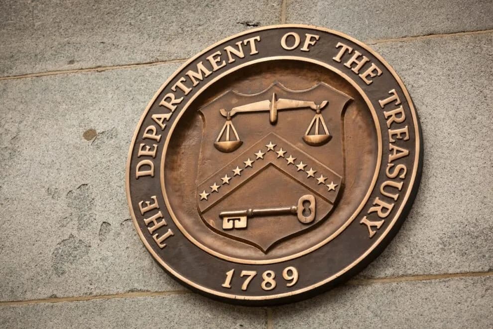 米財務長官、クラリティ法案とビットコイン準備金の進展を証言